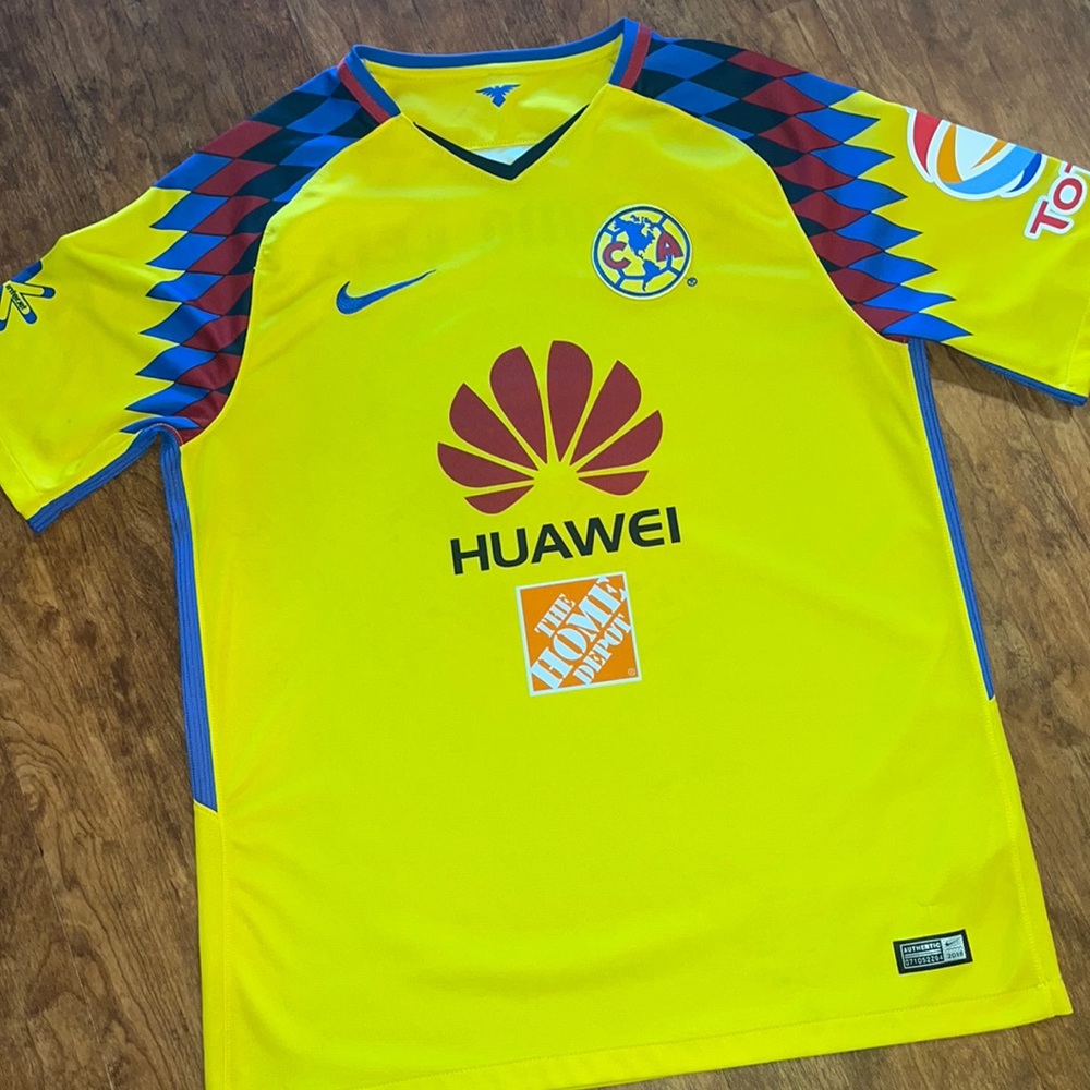 NIKE DRI-FIT soccer jersey. Men Large